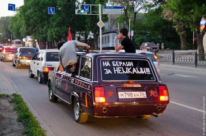 Дітей у Росії змусили зображати надгробки солдатів, які загинули під час Другої світової війни - Цензор.НЕТ 9906